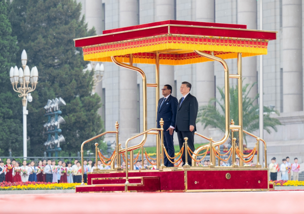 习近平同苏里南总统单多吉会谈5.jpg