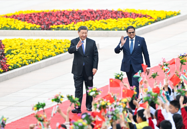 习近平同苏里南总统单多吉会谈6.jpg