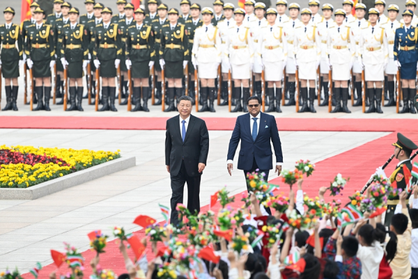 习近平同苏里南总统单多吉会谈7.jpg