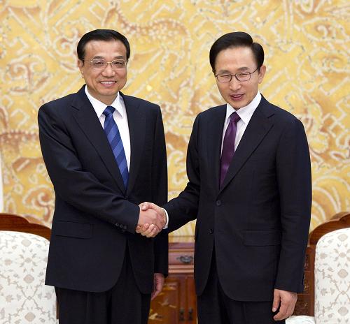 ROK President Lee Myung-bak Meets with Li Keqiang